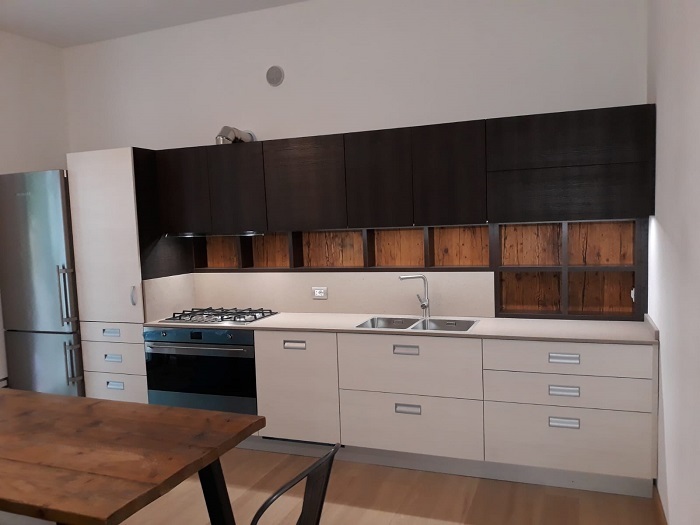 cucina-bianca-marrone