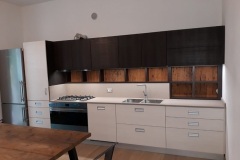 cucina-bianca-marrone